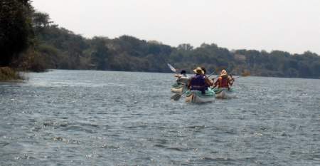 Canoe safari in Zambia