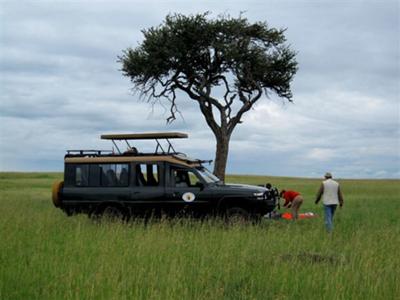 Tsavo breakfast safari style