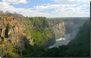 <i><font face=verdana size=1>Victoria Falls railway bridge in Zimbabwe</font></i>